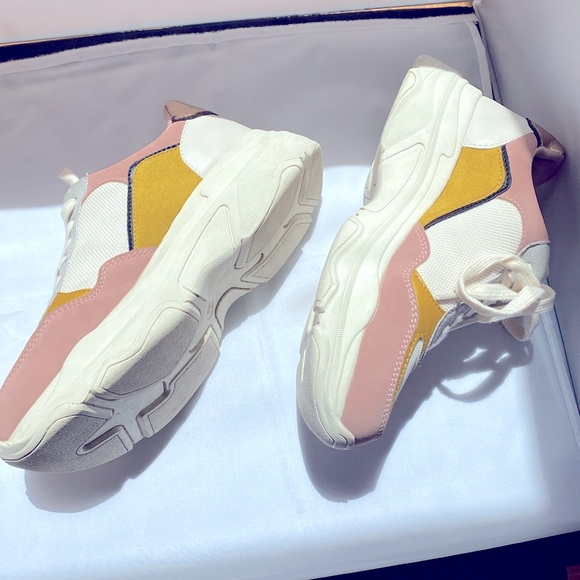 Like New, Tennis Shoes, Big Buddha brand, Women’s sz 8 - Picture 2 of 7